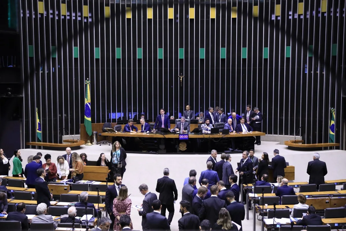 Imagem da notícia IMPASSE: SENADO ADIA VOTAÇÃO DA REGULAMENTAÇÃO DA REFORMA TRIBUTÁRIA   