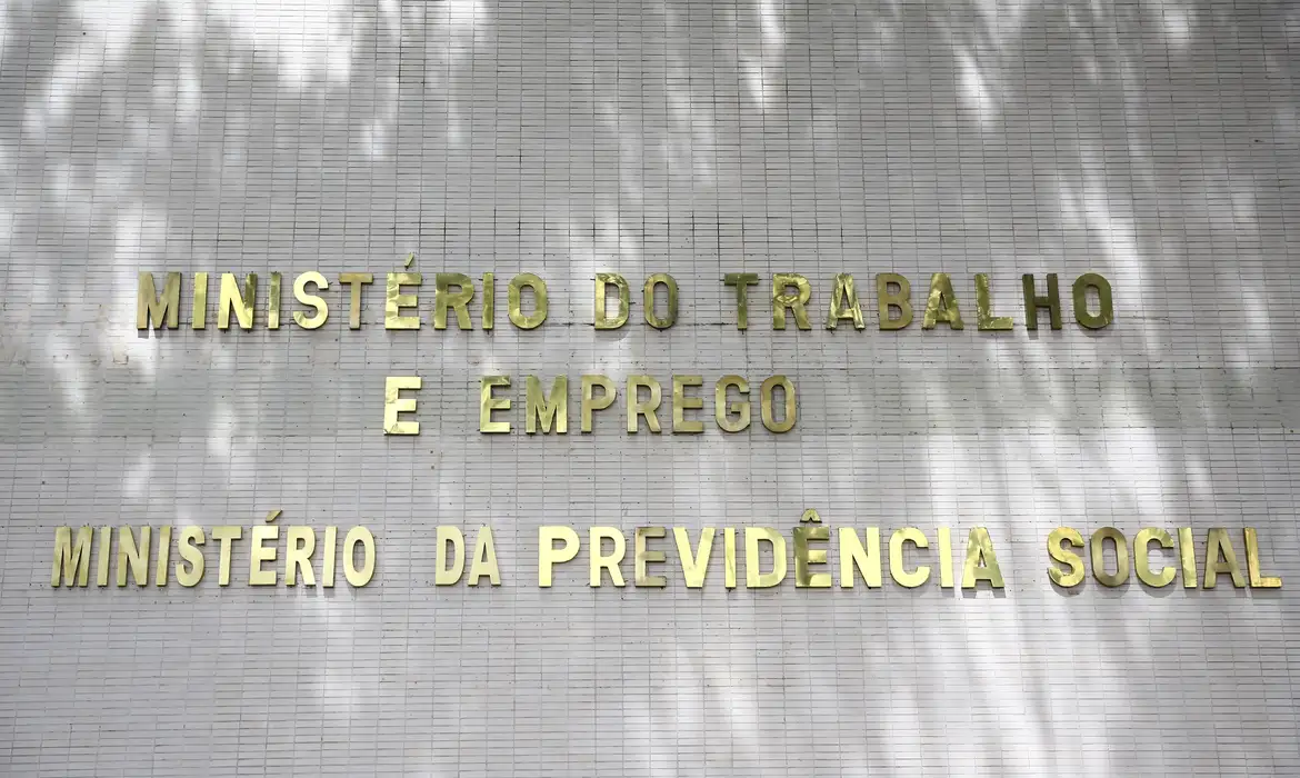 Imagem da notícia Prazo para divulgar relatório de transparência salarial acaba hoje