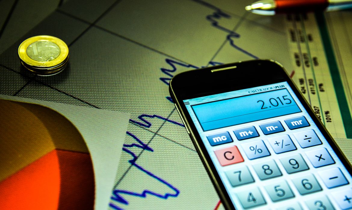 Imagem da notícia Mercado financeiro reduz previsão da inflação para 4,56% em 2025