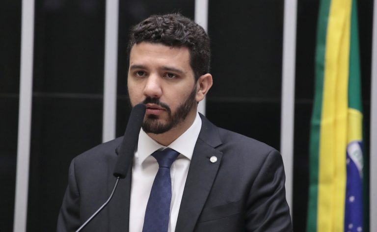 Imagem da notícia Câmara aprova despacho gratuito de bagagem de até 23 kg em voos