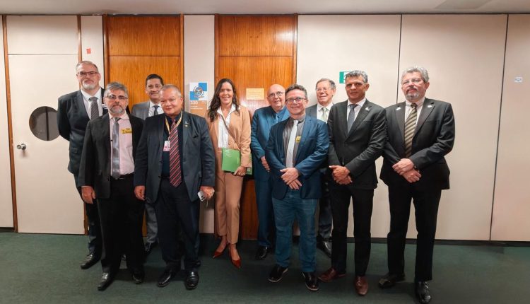 A Fenafisco mobiliza Congresso e pede fim da contribuição previdenciária dos inativos e retomada do RJU