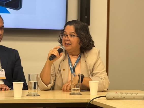 Homem e mulher sentados &agrave; mesa

O conte&uacute;do gerado por IA pode estar incorreto.