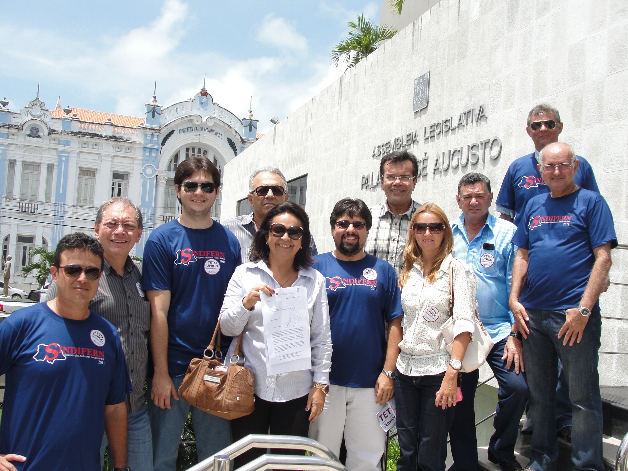 Imagem da notícia AUDITORES FISCAIS DO RN REALIZAM MANIFESTAÇÃO EM PROL DO TETO ÚNICO PARA SERVIDORES PÚBLICOS DO RN