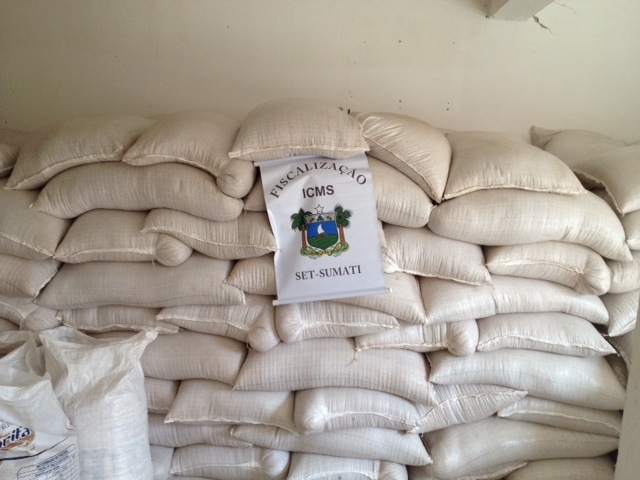 Imagem da notícia AUDITORES FISCAIS ENCONTRAM DEPÓSITO CLANDESTINO DE FEIJÃO 