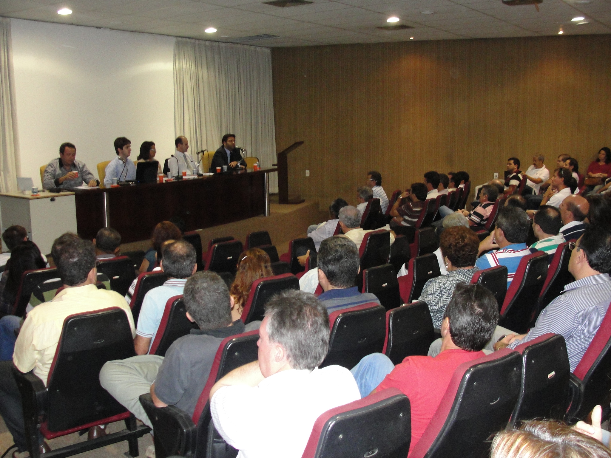 Imagem da notícia AUDITORES COMPARECEM EM PESO A ASSEMBLEIA GERAL EXTRAORDINÁRIA