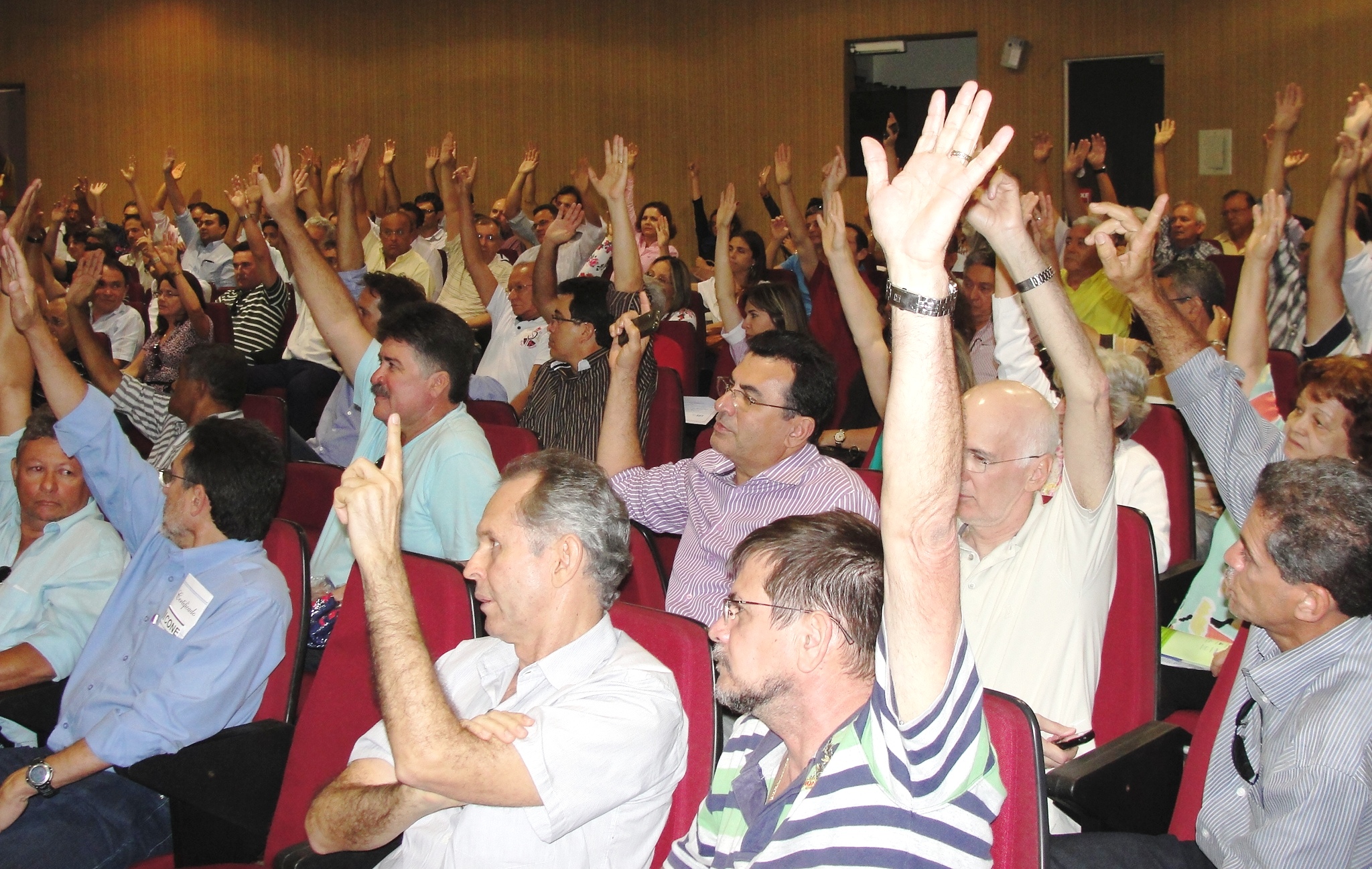 Imagem da notícia AUDITORES FISCAIS APROVAM PARALISAÇÃO DE 24 HORAS