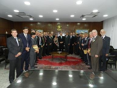 Imagem da notícia REPRESENTANTES DO FISCO DE TODO BRASIL SÃO RECEBIDOS PELO PRESIDENTE DO SENADO