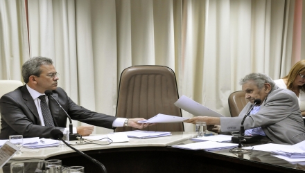 Imagem da notícia PEC DO TETO SALARIAL É APROVADA NA COMISSÃO DE CONSTITUIÇÃO E JUSTIÇA