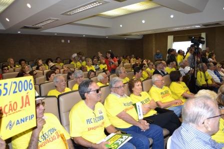 Imagem da notícia SERVIDORES PÚBLICOS COBRAM FIM DA TAXAÇÃO PREVIDENCIÁRIA DOS INATIVOS