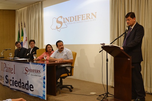 Imagem da notícia II PAINEL FISCO E SOCIEDADE RECEBE ROBINSON FARIA