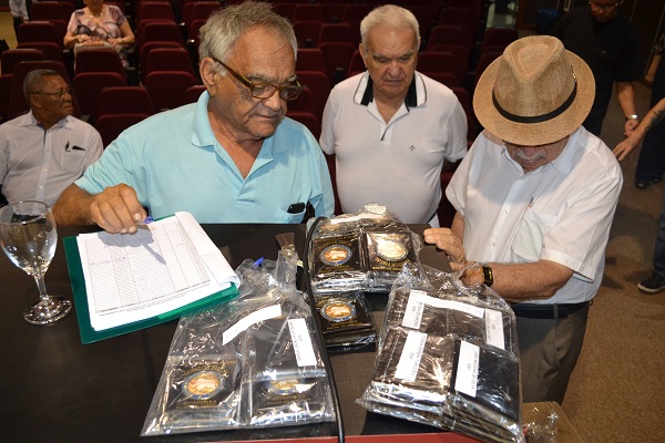Imagem da notícia SOLENIDADE DE ENTREGA DOS PORTA CARTEIRA FUNCIONAL
