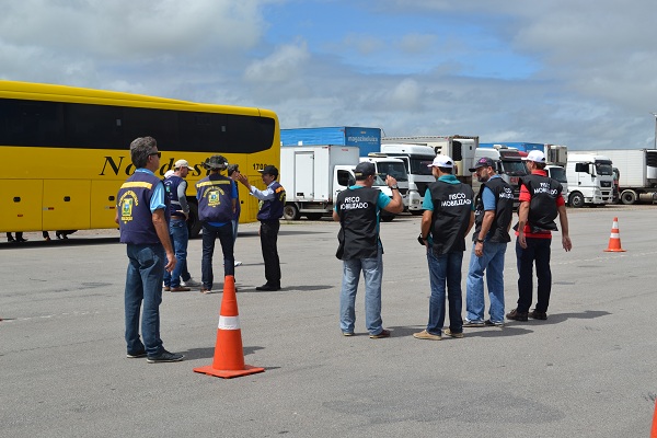 Imagem da notícia OPERAÇÃO CONJUNTA FISCALIZA CARGAS NA DIVISA COM À PB
