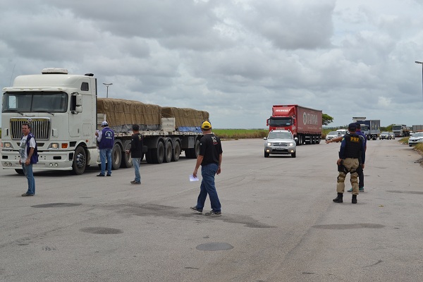 Imagem da notícia FISCO REALIZA BLITZ NA BR-101 E FISCALIZAÇÃO ITINERANTE NOS PONTOS COMERCIAIS NA GRANDE NATAL