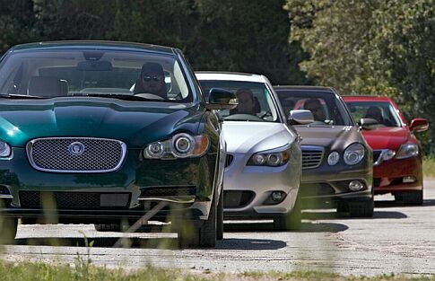 Imagem da notícia RECEITA FAZ OPERAÇÃO CONJUNTA PARA COIBIR IMPORTAÇÃO IRREGULAR DE CARROS E MOTOS