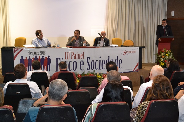 Imagem da notícia PAINEL FISCO E SOCIEDADE RECEBE CANDIDATOS AO GOVERNO DO ESTADO 