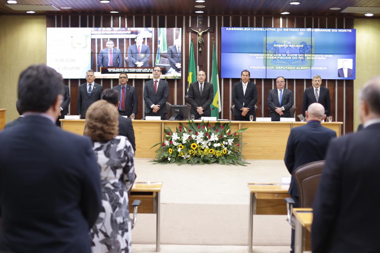 Imagem da notícia SINDIFERN RECEBE HOMENAGEM PELOS 30 ANOS DE FUNDAÇÃO