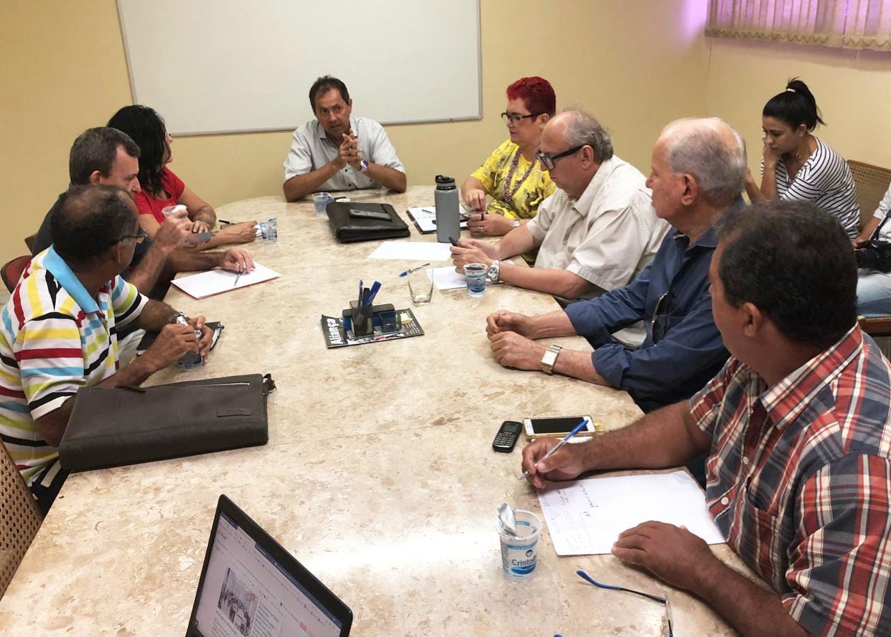 Imagem da notícia FÓRUM REIVINDICA AUDIÊNCIA COM GOVERNADORA E COBRA CALENDÁRIO DE SALÁRIOS 