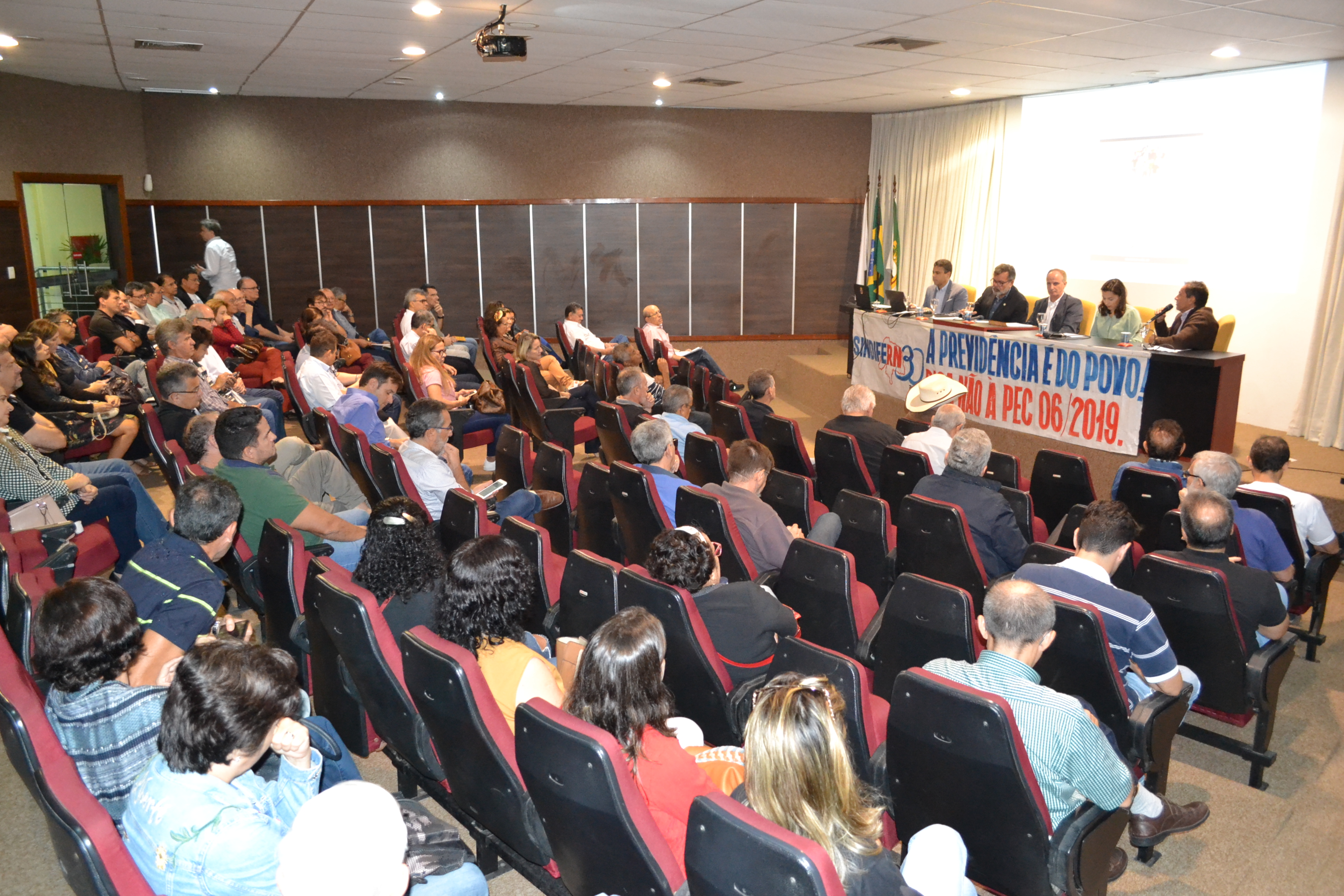 Imagem da notícia SINDIFERN REÚNE CATEGORIA EM DIA NACIONAL DE LUTA E MOBILIZAÇÃO 