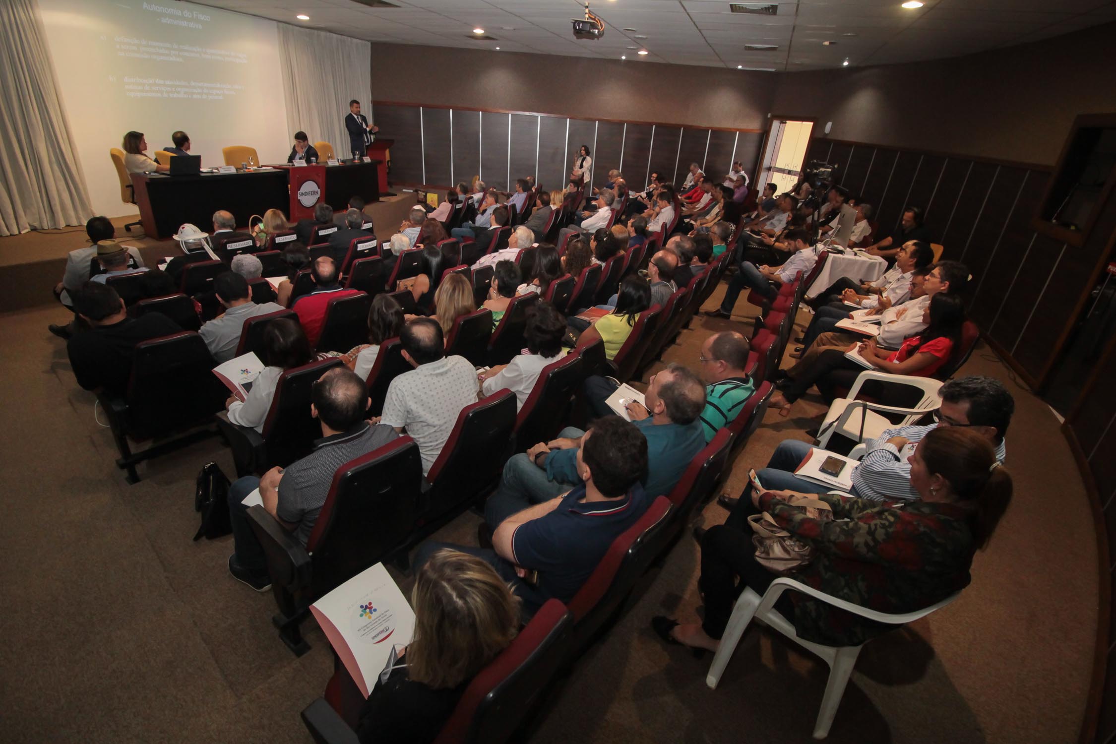 Imagem da notícia Auditores apontam crise na Receita Federal e cobram aprovação de Lei Orgânica