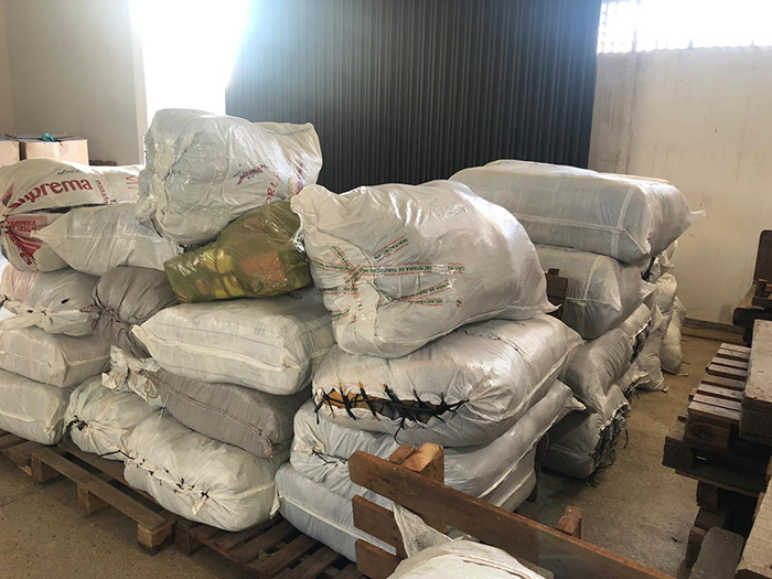 Imagem da notícia SET e PM apreendem carga irregular de confecção avaliada em mais de meio milhão 