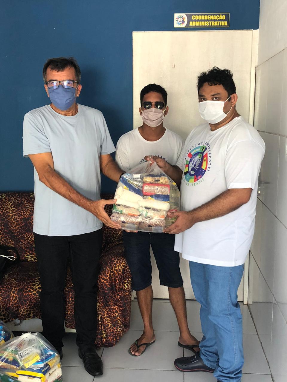 Imagem da notícia Famílias carentes de Macau recebem ajuda do Fisco Solidário