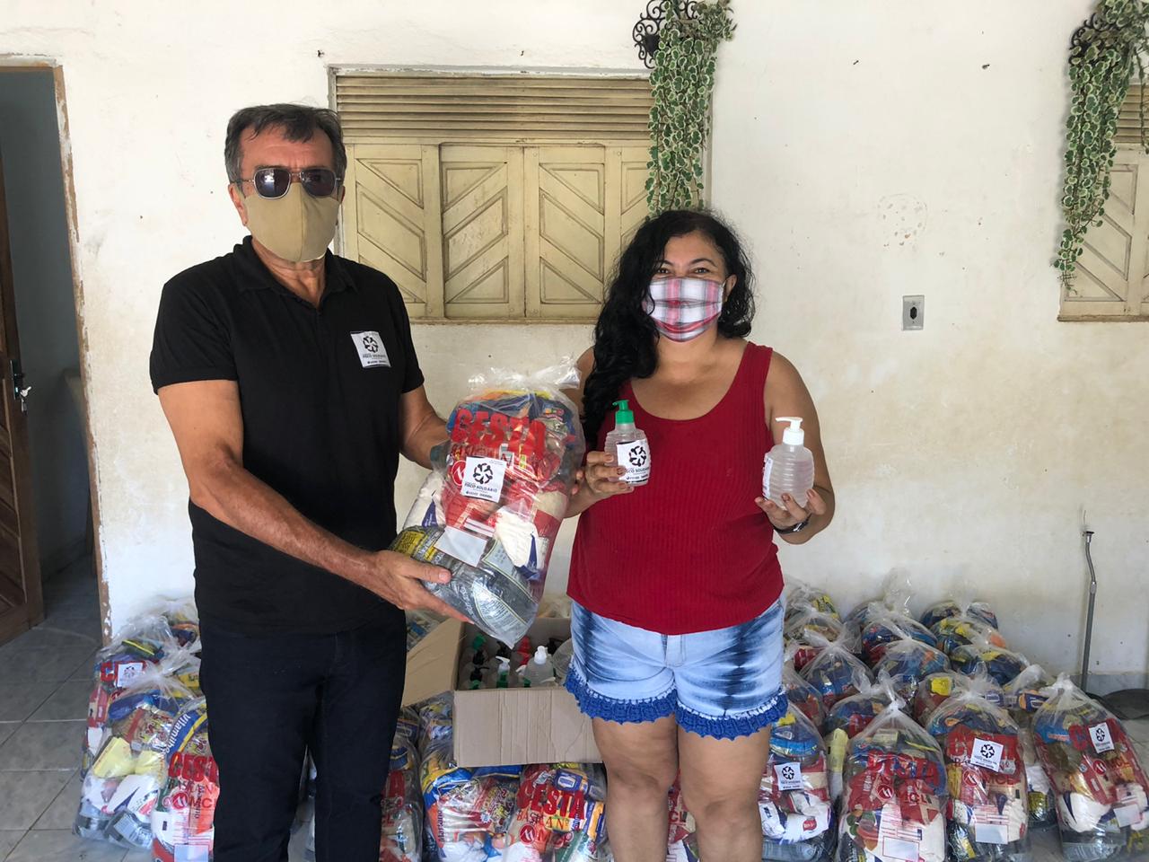 Imagem da notícia Projeto social em Pajuçara recebe cestas e álcool em gel do Fisco Solidário