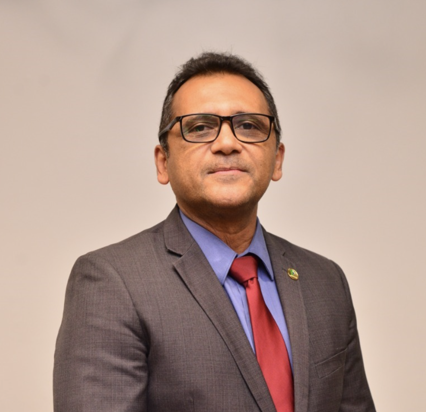 Imagem da notícia ARTIGO | Grandes fortunas, pequenos impostos