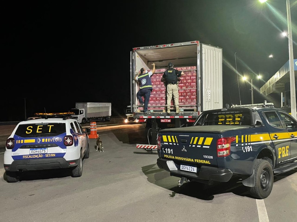 Imagem da notícia Carga com mais de 96 mil latas de cerveja é apreendida na Grande Natal