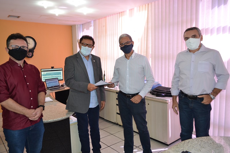 Imagem da notícia DIRETORIA DO SINDIFERN ENTREGA PLOAT À COMISSÃO ESPECIAL DA SET-RN