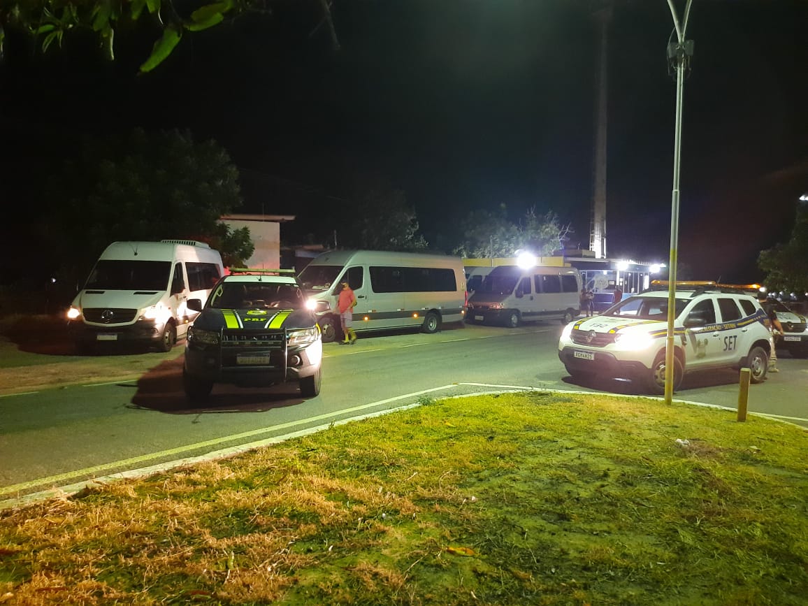 Imagem da notícia SET e PRF apreendem 10 vans com artigos de confecção sem nota fiscal