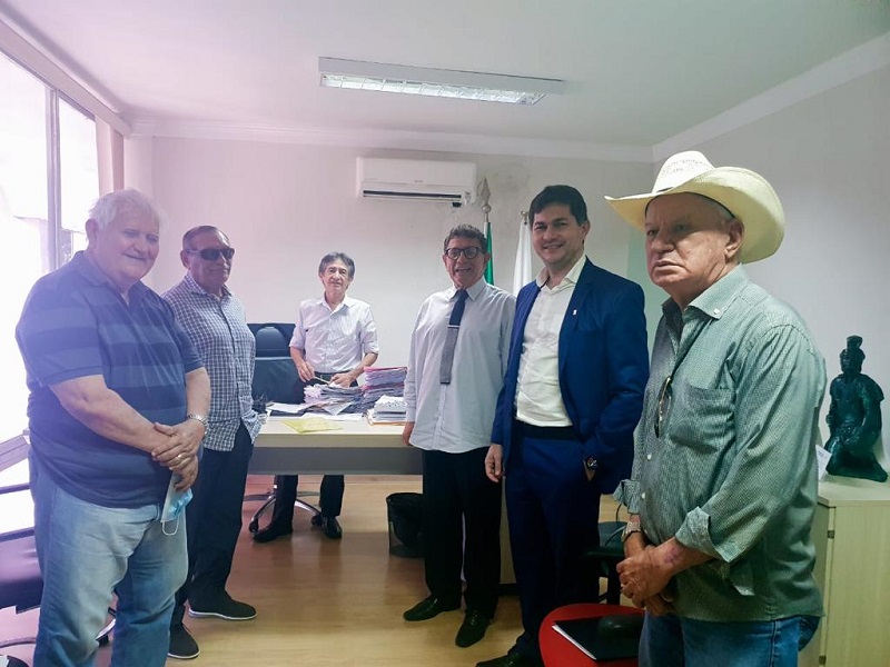 Imagem da notícia DIREÇÃO SINDICAL COBRA IMPLANTAÇÃO DE ISENÇÃO PREVIDENCIÁRIA